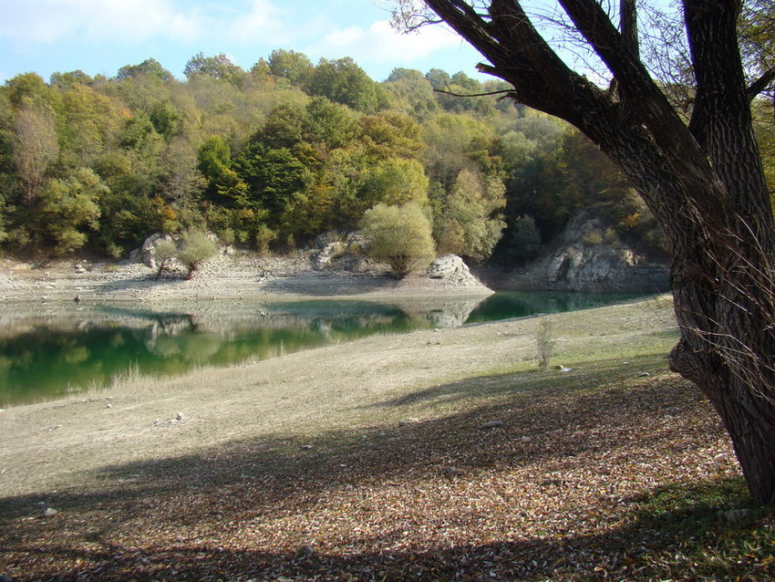 Un giro intorno al Lago del Salto